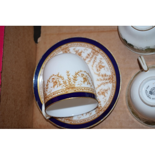 140 - A collection of Royal Worcester tea ware to include cups and saucers to include a green gilt example... 