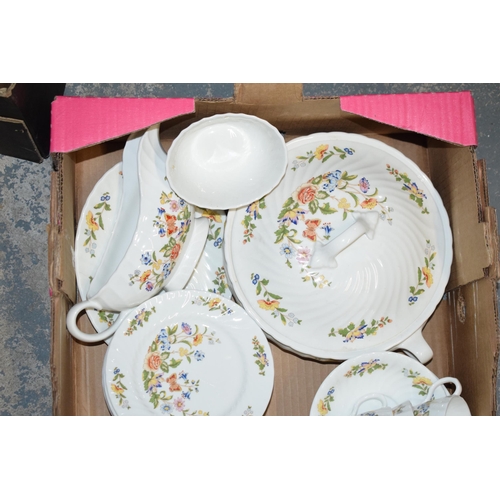 140E - Aynsley tea and dinner ware in the 'Cottage Garden' pattern to include a tureen, cups, saucers, side... 