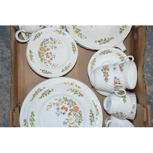 140E - Aynsley tea and dinner ware in the 'Cottage Garden' pattern to include a tureen, cups, saucers, side... 