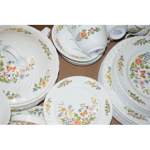 140E - Aynsley tea and dinner ware in the 'Cottage Garden' pattern to include a tureen, cups, saucers, side... 