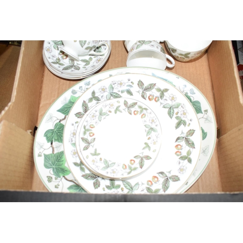 140H - Wedgwood tea and dinner ware in the 'Napoleon Ivy' pattern and similar to include a teapot, cups and... 