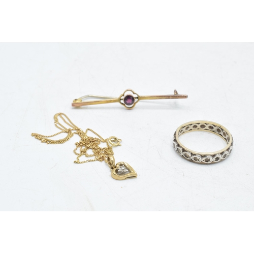 180 - Jewellery to include 9ct gold pendant on 9ct gold chain, 1.3 grams, together with 9ct gold amethyst ... 