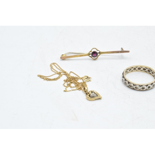 180 - Jewellery to include 9ct gold pendant on 9ct gold chain, 1.3 grams, together with 9ct gold amethyst ... 