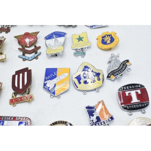 184 - A collection of 1960s and 1970s speedway badges to include Glasgow, Sheffield, Wolves, Swindow and o... 