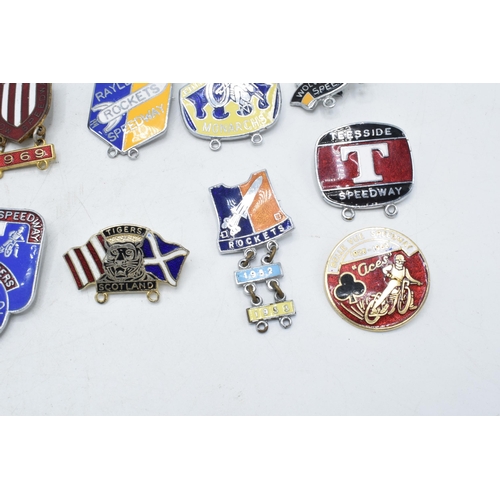 184 - A collection of 1960s and 1970s speedway badges to include Glasgow, Sheffield, Wolves, Swindow and o... 