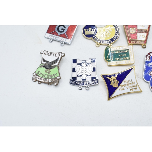 184 - A collection of 1960s and 1970s speedway badges to include Glasgow, Sheffield, Wolves, Swindow and o... 