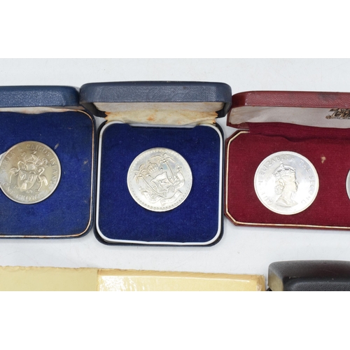 189 - A collection of coins to include sterling silver Bermuda 1972 One Dollar, Edward Duke of Windsor, Co... 