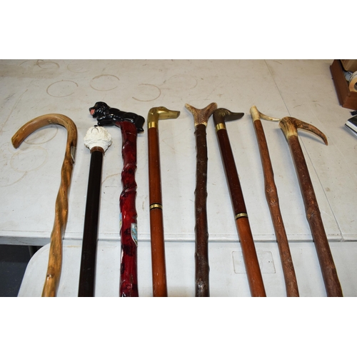 324 - A collection of vintage and similar walking sticks, some with ornate handles such as a terrier, horn... 