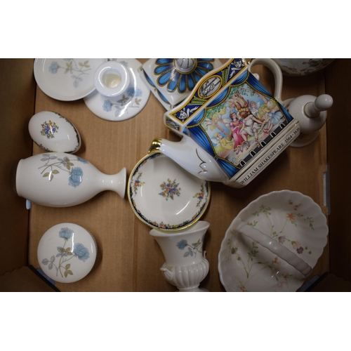 85 - A collection of Wedgwood pottery to include London Bear tea light holders, Osborne dish, Campion bas... 