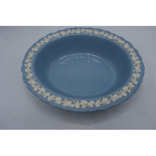 87 - Wedgwood Queensware white on blue vegetable bowl, 24cm diameter.