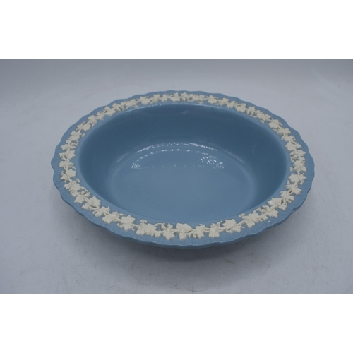 87 - Wedgwood Queensware white on blue vegetable bowl, 24cm diameter.