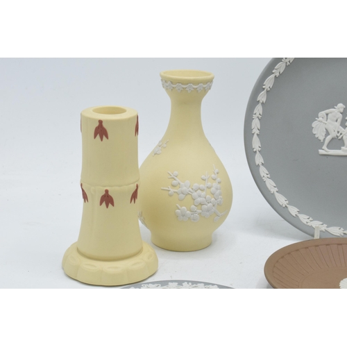 88A - Wedgwood Jasperware in varying scarce colours such as yellow, grey, terracotta etc: to include a can... 