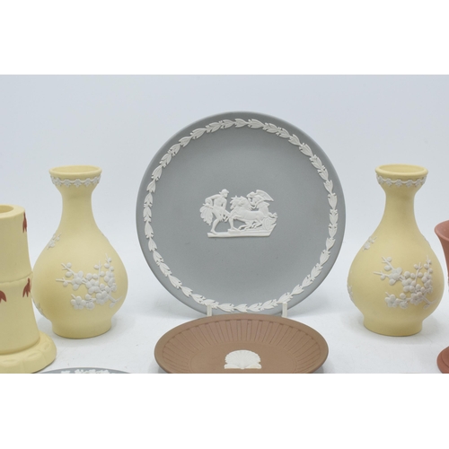 88A - Wedgwood Jasperware in varying scarce colours such as yellow, grey, terracotta etc: to include a can... 