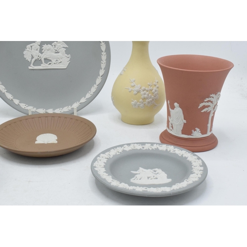 88A - Wedgwood Jasperware in varying scarce colours such as yellow, grey, terracotta etc: to include a can... 