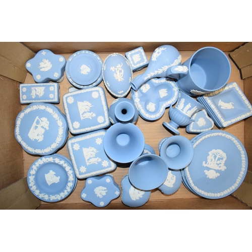 88C - Wedgwood Jasperware in blue: to include vases, a tankard, plates, trinkets and others (approx 40 pie... 