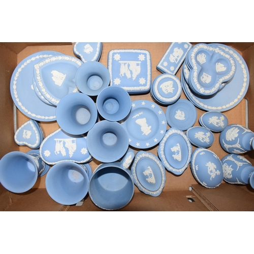 88H - Wedgwood Jasperware in Blue: to include egg trinkets, plates, vases, a tankard and others (approx 40... 