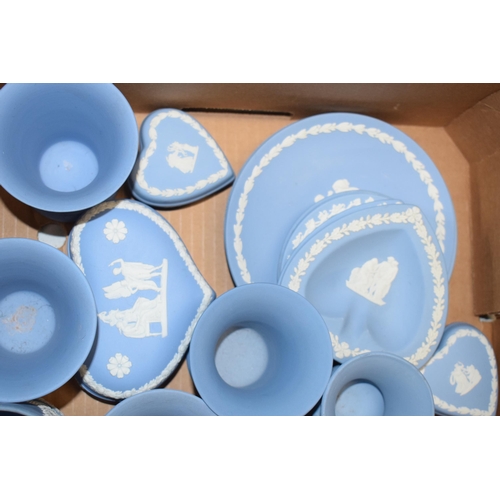 88H - Wedgwood Jasperware in Blue: to include egg trinkets, plates, vases, a tankard and others (approx 40... 