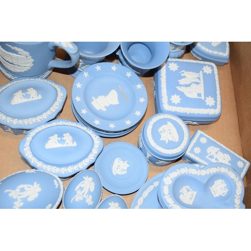 88H - Wedgwood Jasperware in Blue: to include egg trinkets, plates, vases, a tankard and others (approx 40... 