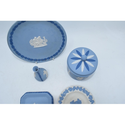 88L - Wedgwood Jasperware including tri-colour such as a trinket, a plate, small bud vase, square dish and... 