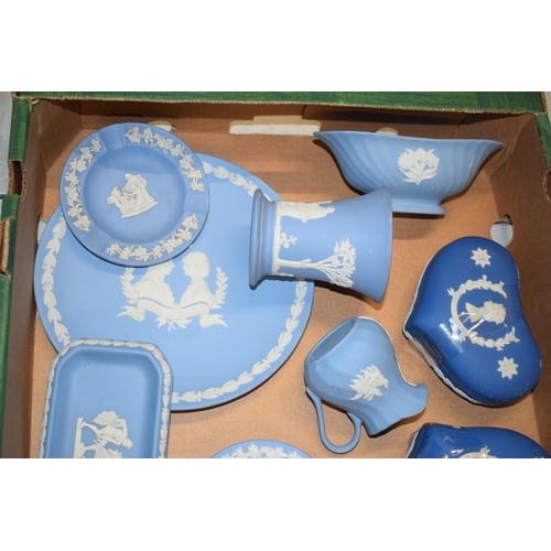 92 - Wedgwood Jasperware of varying colours to include blue, dark blue, pale yellow and green to include ... 