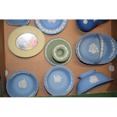 92 - Wedgwood Jasperware of varying colours to include blue, dark blue, pale yellow and green to include ... 