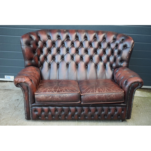 402 - Brown leather Chesterfield-style high-backed 2 seater club sofa with button-back design, 143x90x95cm... 