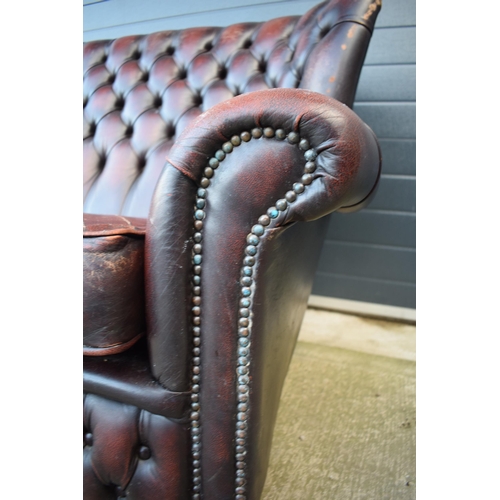 402 - Brown leather Chesterfield-style high-backed 2 seater club sofa with button-back design, 143x90x95cm... 