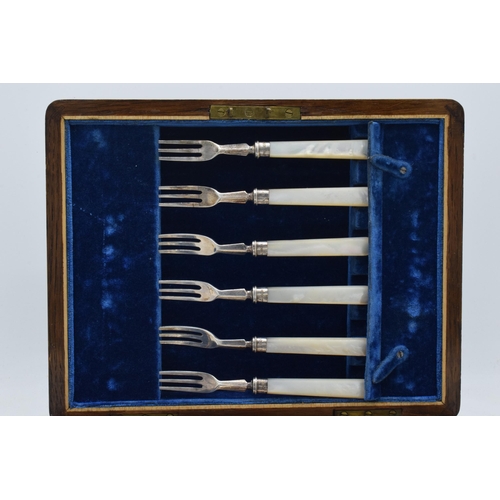 180B - Walker and Hall silver fruit cutlery set for 6 place settings with mother-of-pearl handles, hallmark... 