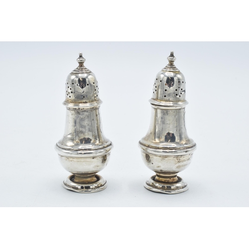 180T - A pair of silver pepperettes, Birmingham 1906, 45.5 grams (2).