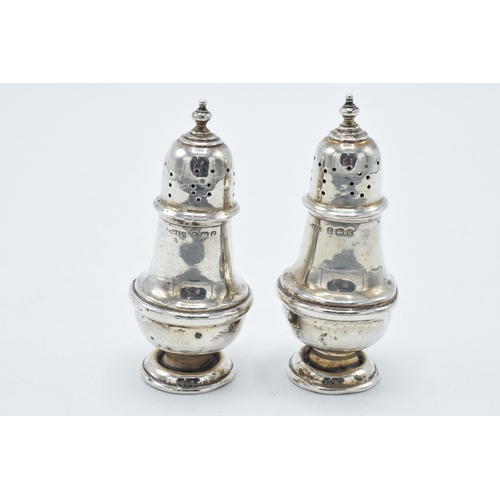 180T - A pair of silver pepperettes, Birmingham 1906, 45.5 grams (2).