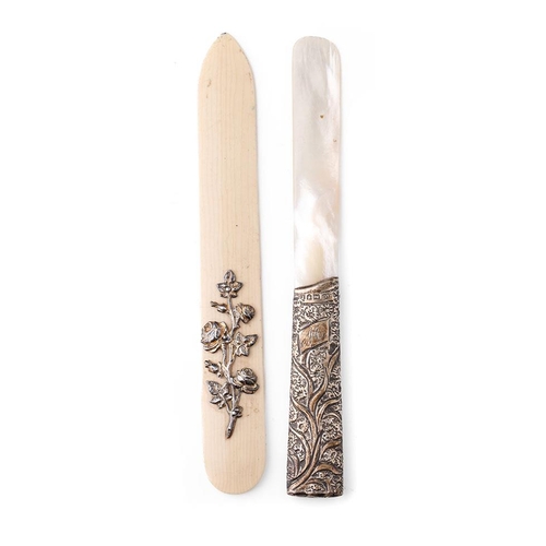 119 - Small silver and Mother of Pearl page turner, London 1904, 16cm long, together with a similar page t... 