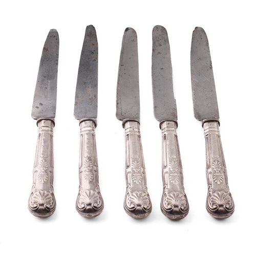 142 - A set of 5 silver handled knives, 'Goldsmiths Alliance Cornhill'.