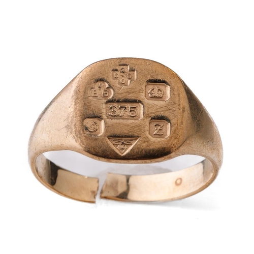 257 - 9ct gold signet ring with hallmarks to face, 4.6 grams, split to band.