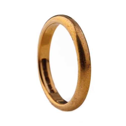 260 - 18ct gold wedding band, 3.8 grams, size K.