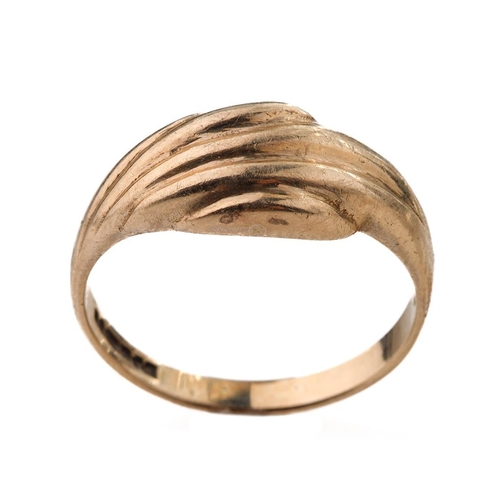 320 - 9ct gold ring, 1.8 grams, size O.