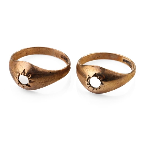 321 - A pair of 9ct gold rings, 2.9 grams, both missing stones (2), size K.