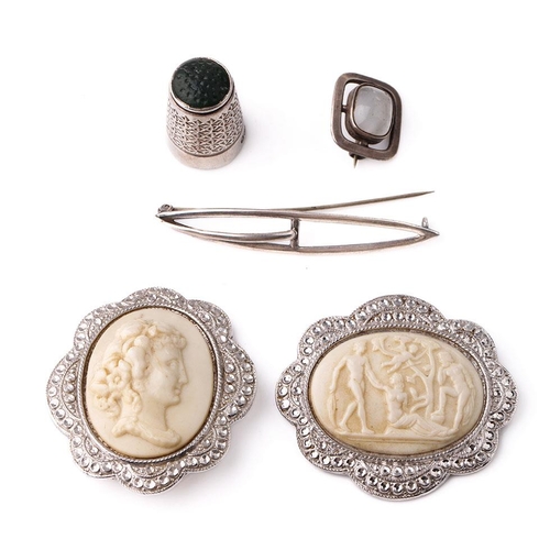 393 - A collection of silver Charles Horner items to include a thimble, an Art Nouveau brooch and one simi... 