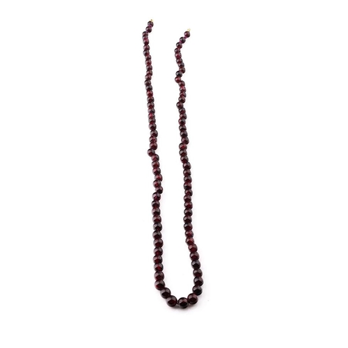 412 - Garnet bead necklace,  45cm long, with graduated beads.