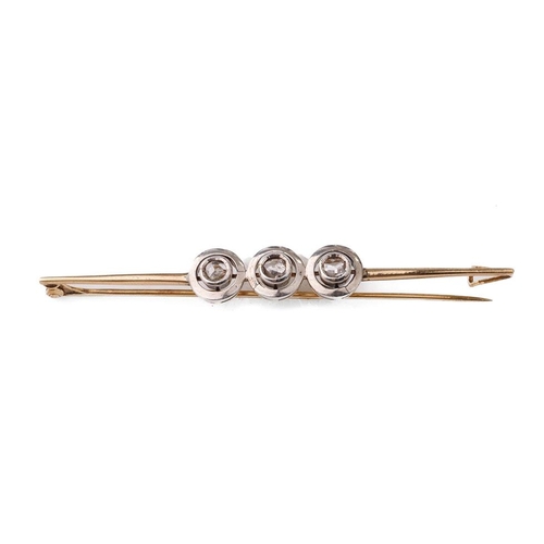 423 - Victorian 9ct gold (tests as or better) and platinum bar brooch set with 3 graduated diamonds, 4.4 g... 