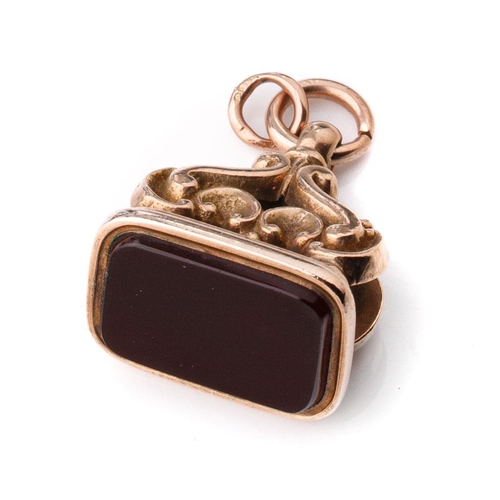 430 - Edwardian 9ct gold ornate fob with bloodstone inset, 6.5 grams, 3cm tall.