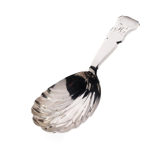 64 - George III silver caddy spoon with shell bowl with shaped handle, Thomas Robinson II & S Harding, Lo... 