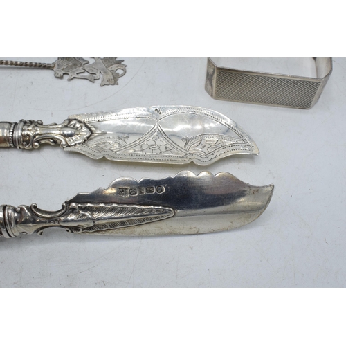 105 - A collection of silver items to include a pair of silver and Mother of Pearl handled fish knives, Bi... 