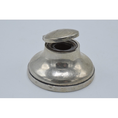 109 - Hallmarked silver inkwell, Birmingham 1923, 6cm diameter, with glass liner.