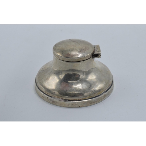 109 - Hallmarked silver inkwell, Birmingham 1923, 6cm diameter, with glass liner.