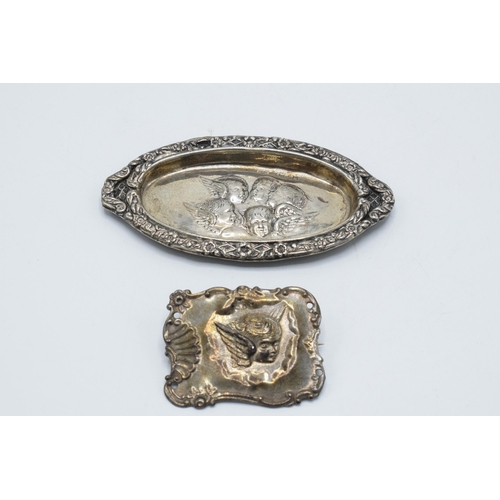 116 - A pair of silver items in the Reynold's Angel pattern to include a small oval pin tray, Birmingham 1... 