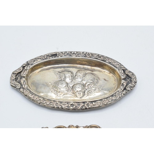 116 - A pair of silver items in the Reynold's Angel pattern to include a small oval pin tray, Birmingham 1... 