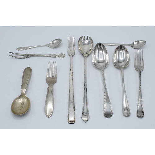 129 - A collection of hallmarked silver cutlery to include pickle forks, tea spoons and others, 213.6 gram... 