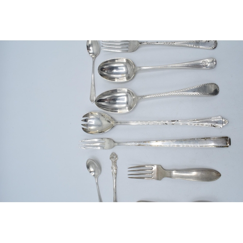 129 - A collection of hallmarked silver cutlery to include pickle forks, tea spoons and others, 213.6 gram... 