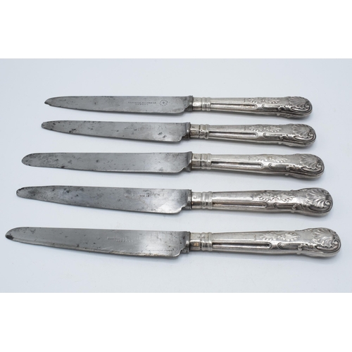 142 - A set of 5 silver handled knives, 'Goldsmiths Alliance Cornhill'.