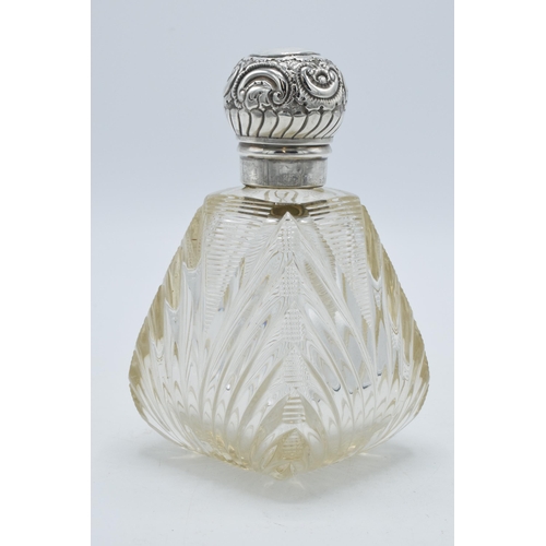 181 - Victorian silver topped perfume bottle with fan-style glass, London 1897, J Grinsell & Sons, with sc... 